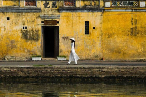 Vietnamese lady in traditional ao dai in Hoi An